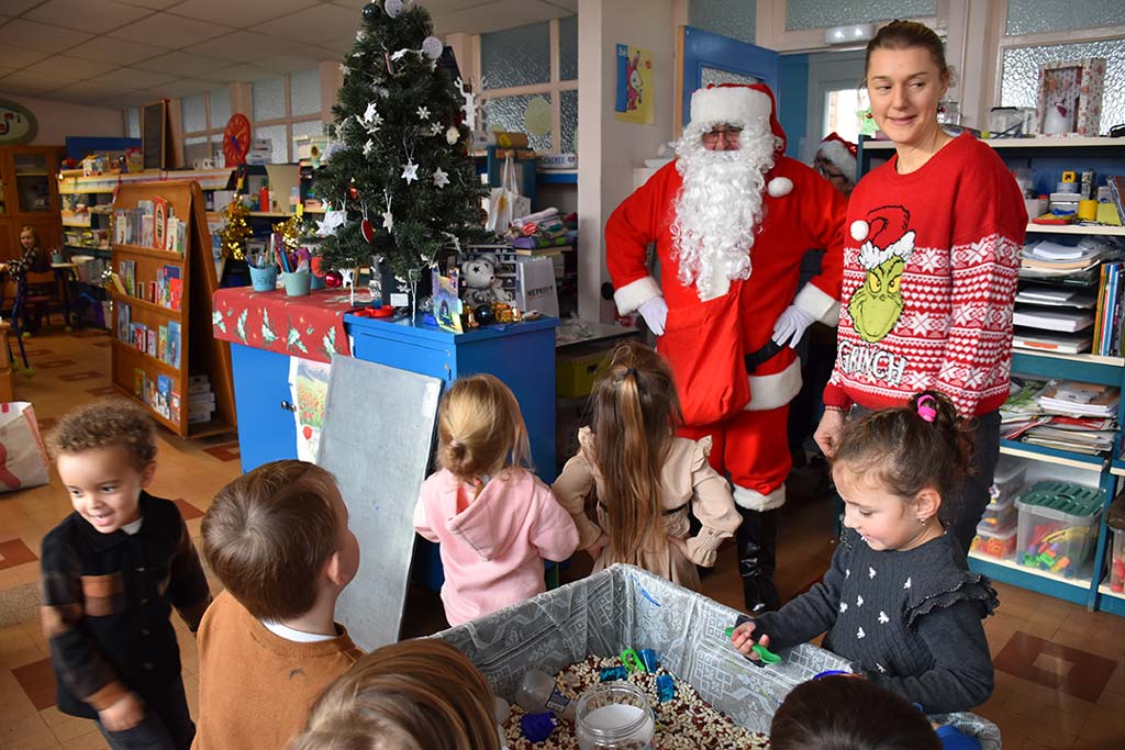 Visite-Père-Noël-Ecole-Belleforière (10)