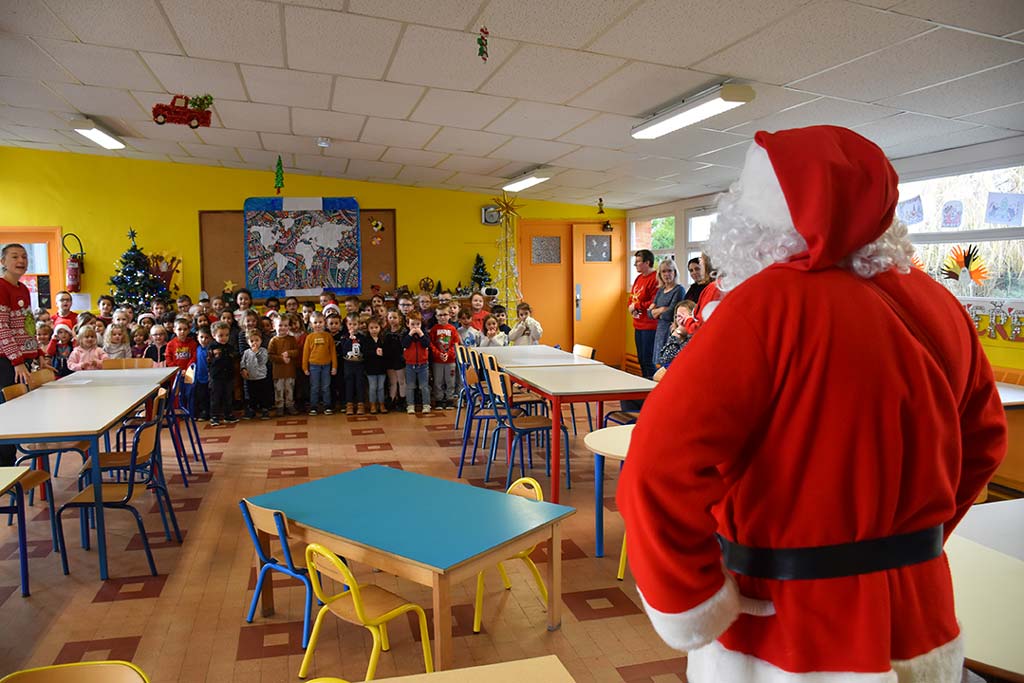 Visite-Père-Noël-Ecole-Belleforière (13)