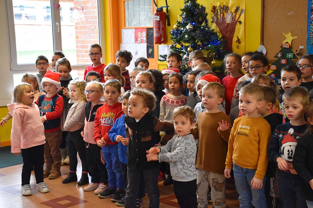 Visite-Père-Noël-Ecole-Belleforière (16)